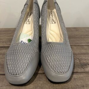 New Gray Slip-On Shoes Comfort-Well by Beacon Cushioned Stretch n’ Form Block 10
